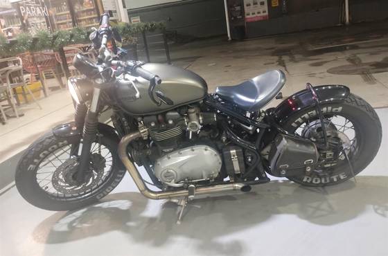 TRIUMPH BONNEVILLE BOBBER 1200 